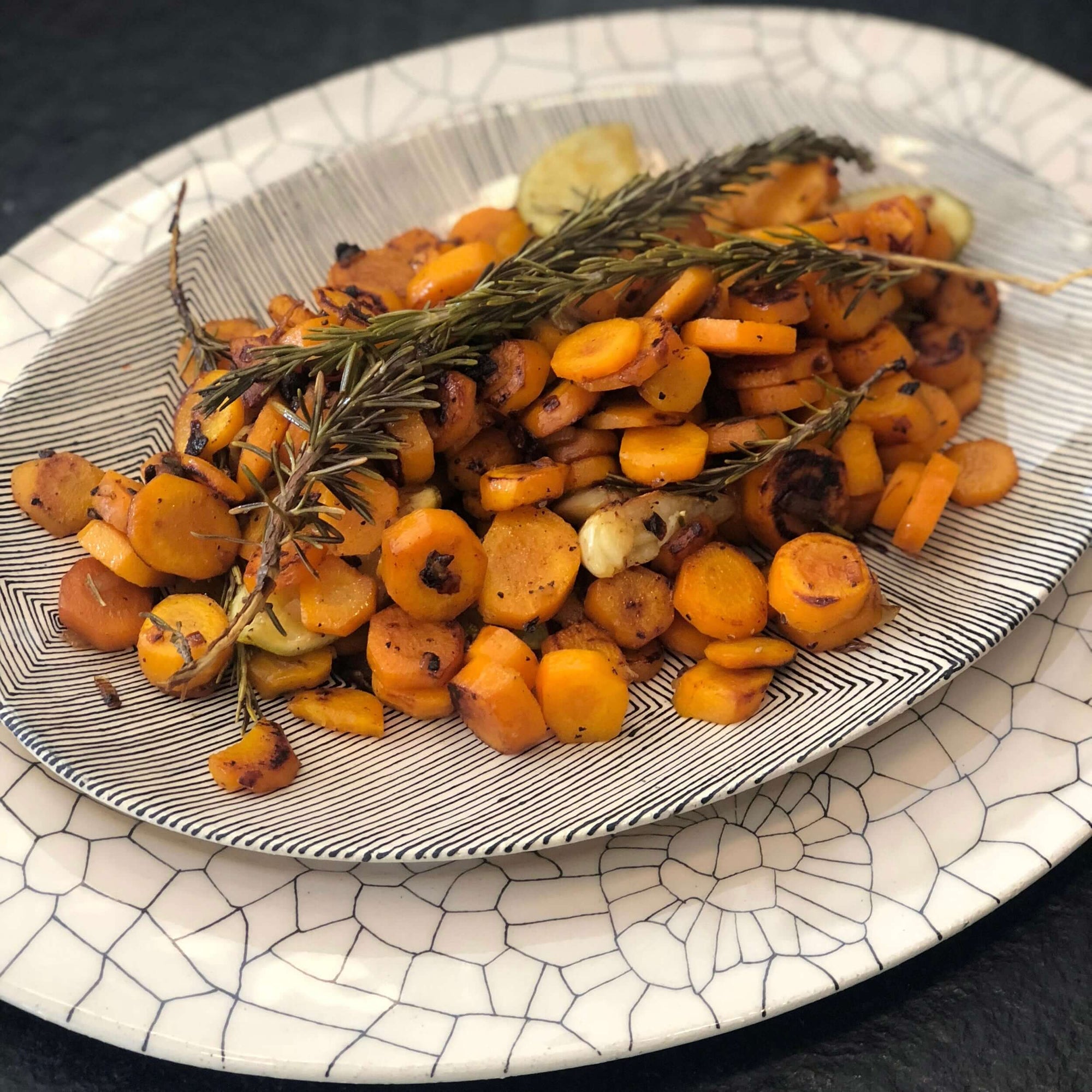 Roasted carrots with garlic and thyme