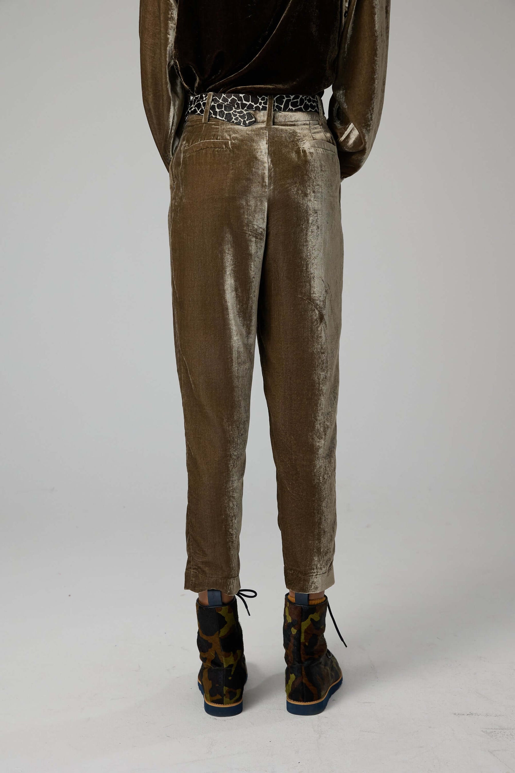 Pantalon Gabriel en tissu velouré écorce