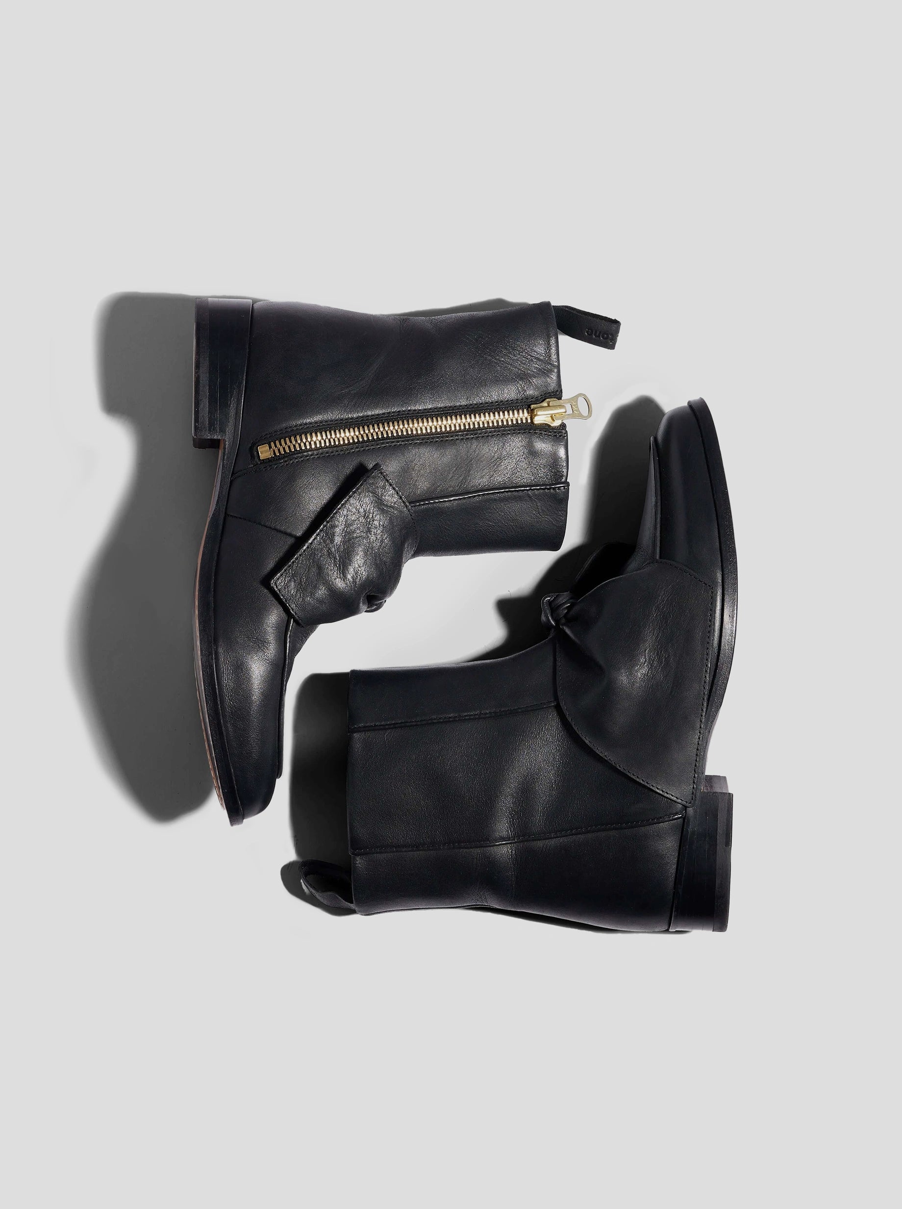 Bottines BB en cuir noir