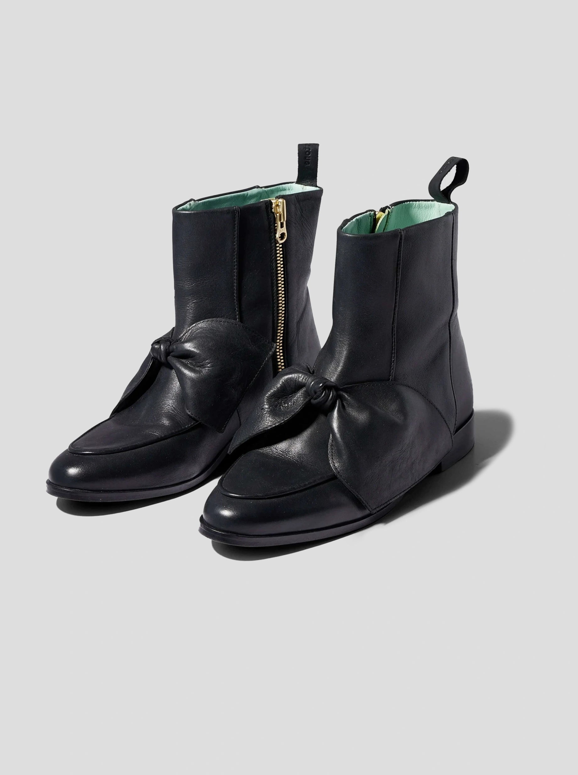 Bottines BB en cuir noir