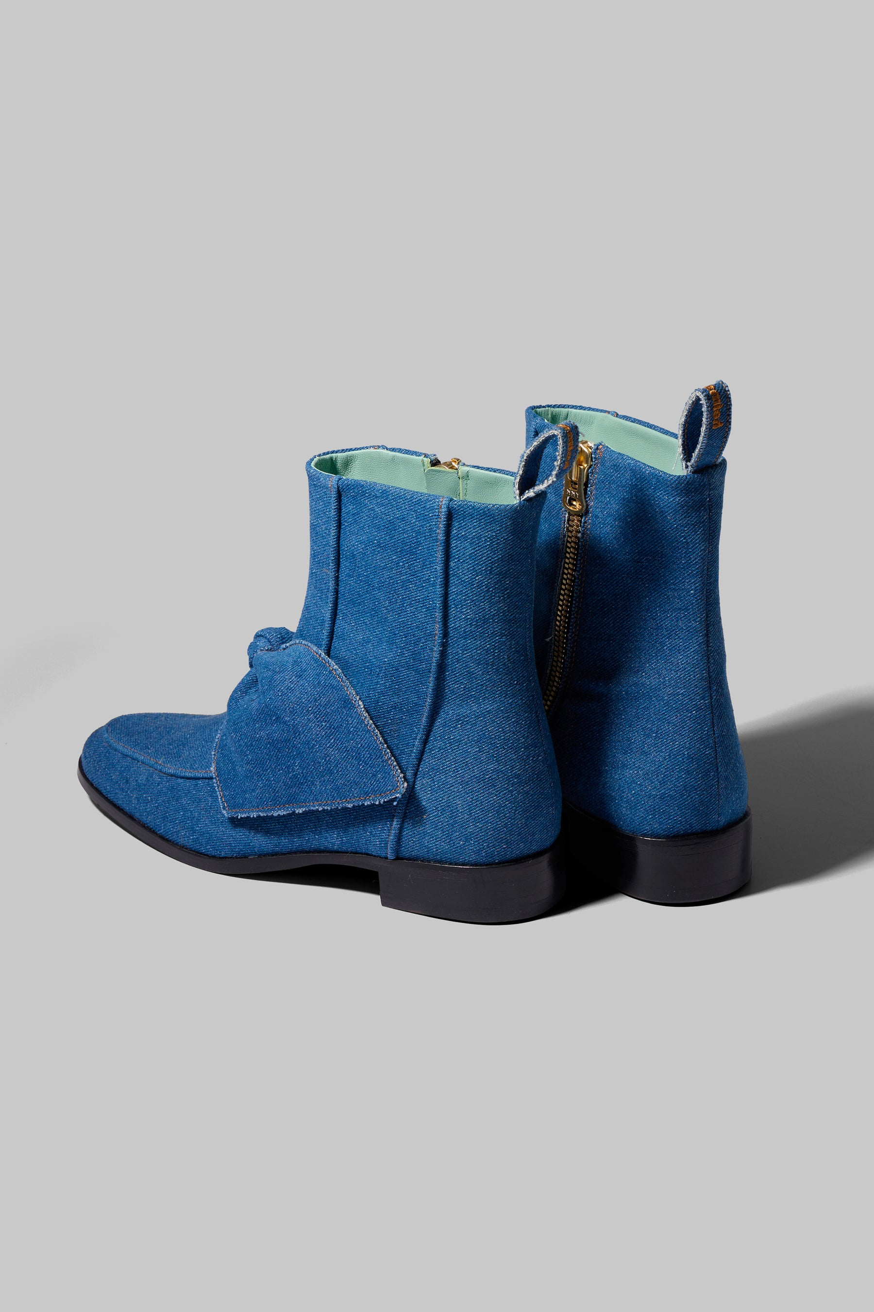 BB boots in blue denim