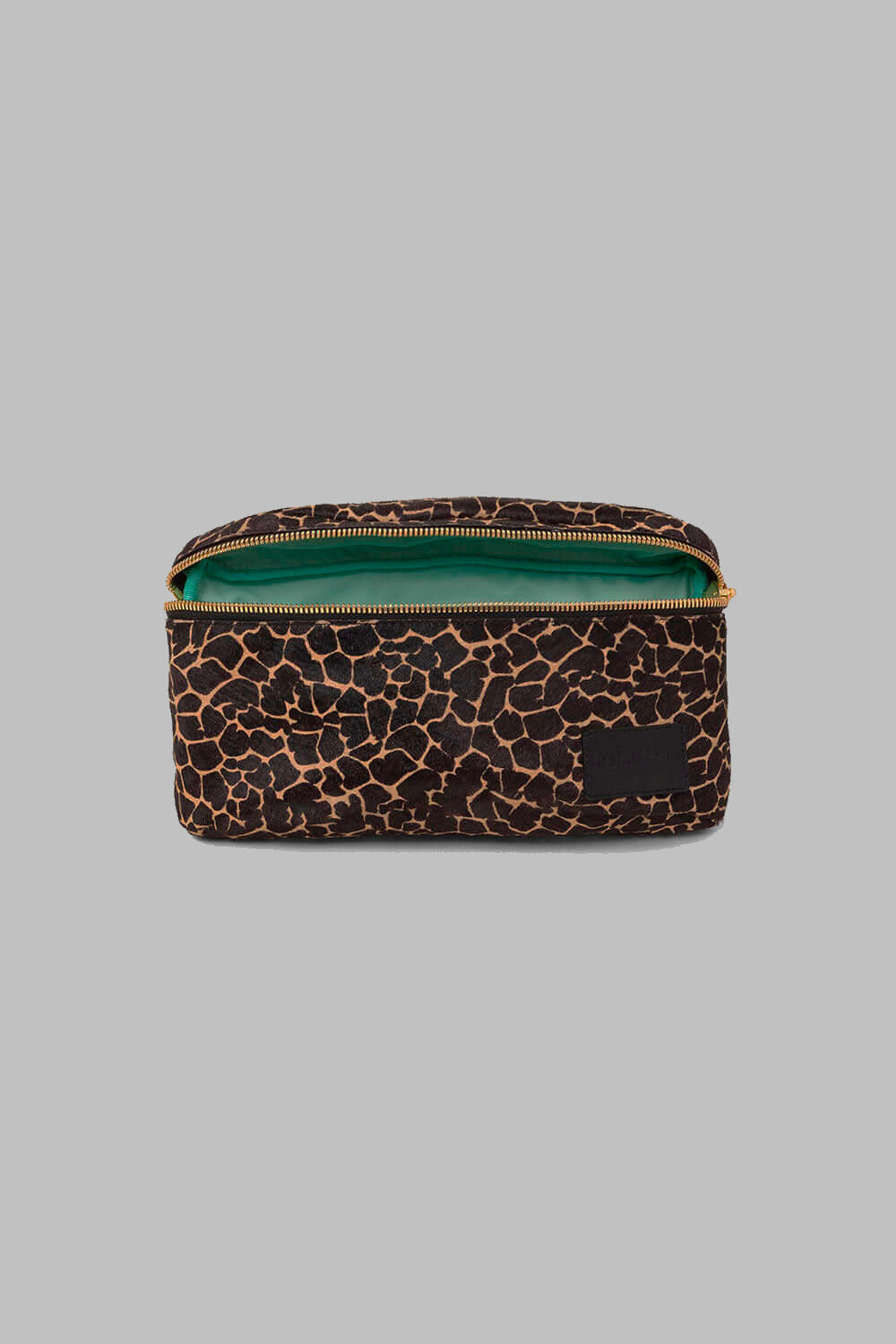Fanny pack in giraffe printed leather