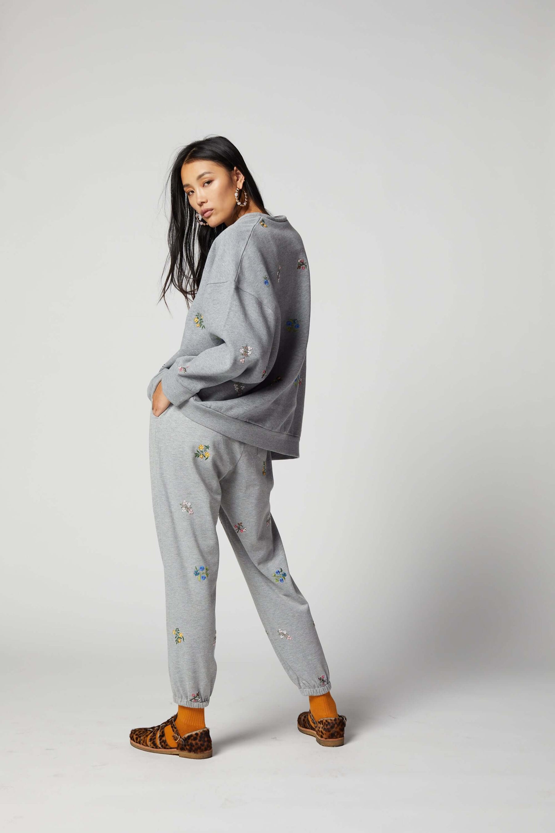 Kiara pants in grey beaded embroideried fleece