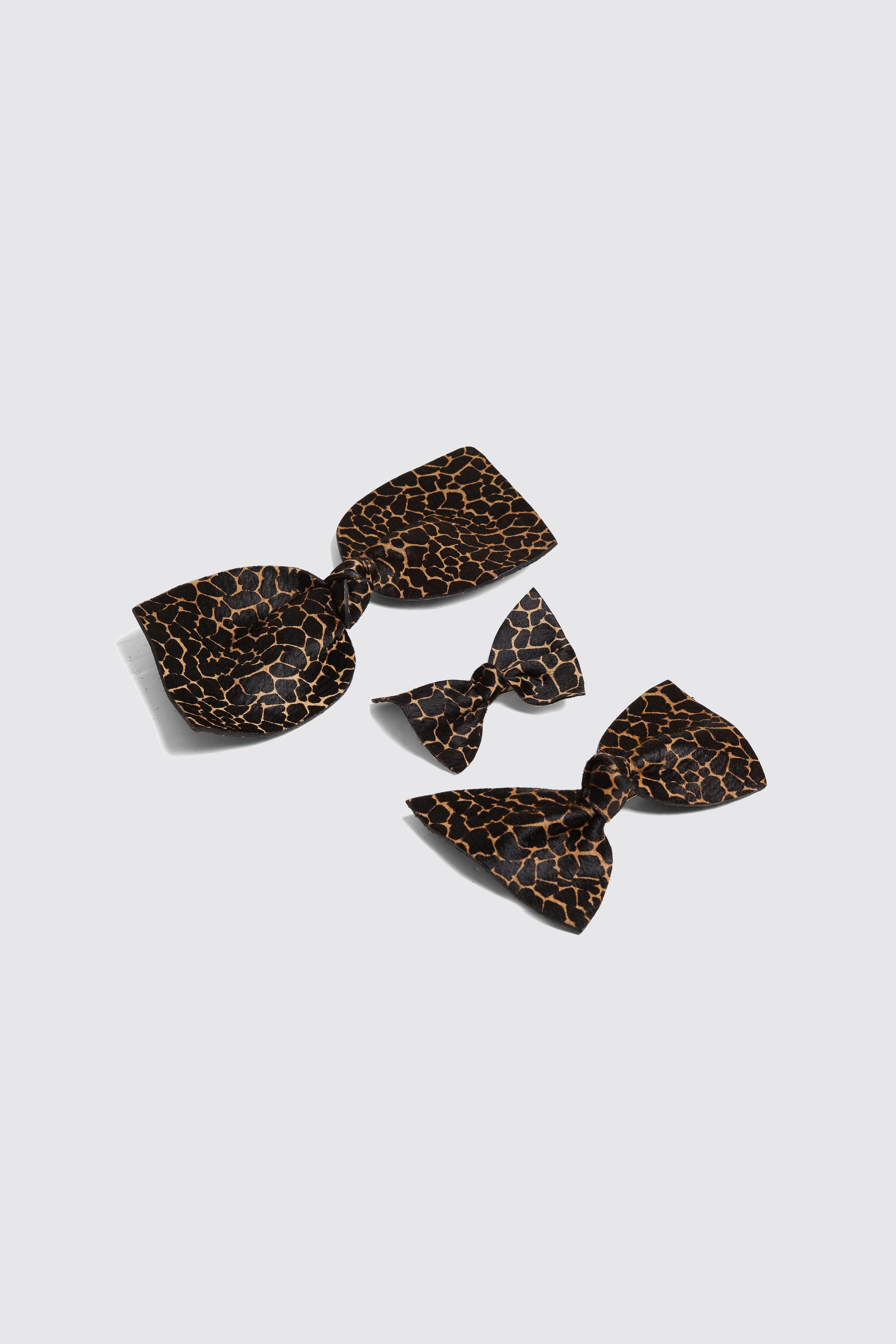 Small hair clip in Giraffe printed leather