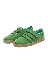 Sneakers in green canvas