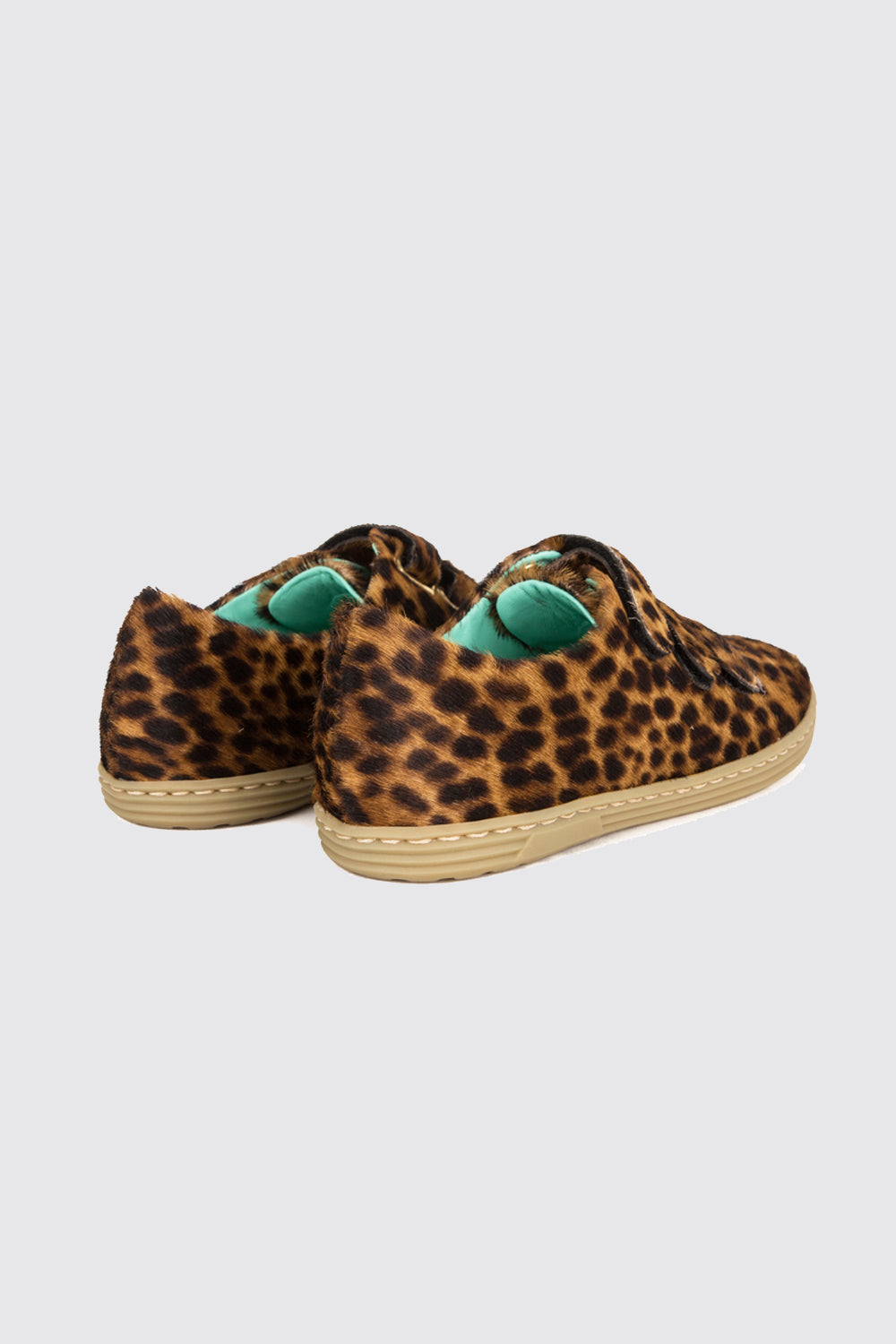 Sneakers in leopard printed leather
